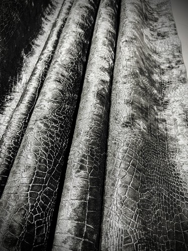 Grey crushed velvet crocodile - grey,