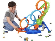 Hot Wheels Track Set with 4