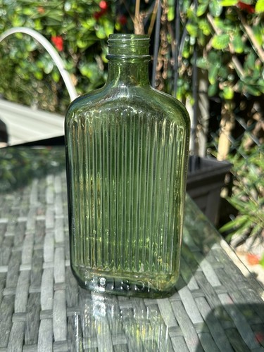 Vintage green ribbed glass - green,