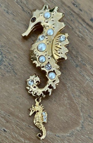 Vintage gold tone seahorse - gold,
