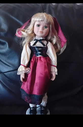 Porcelain girl dolls - 13,