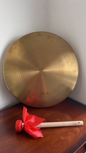 Traditional flat chinese gong - chinese,