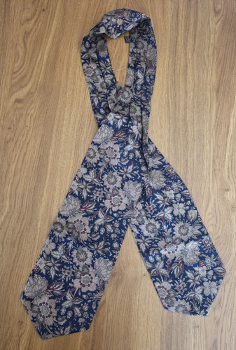 Blue floral silk cravat - blue,