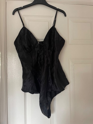 Bnwt senza black lace up - black,