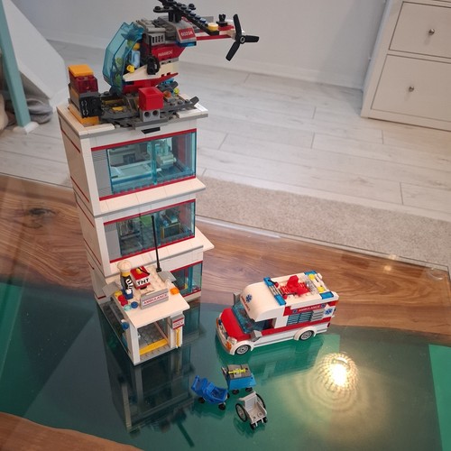Lego city hospital - city,