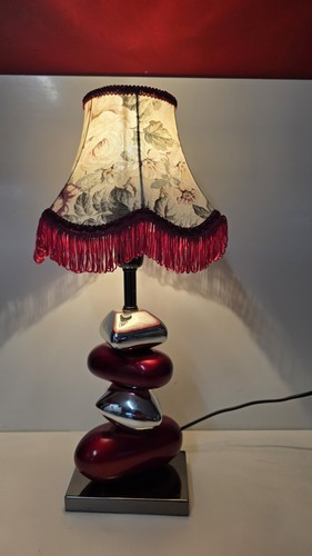 Unique pebble crome - &red, table