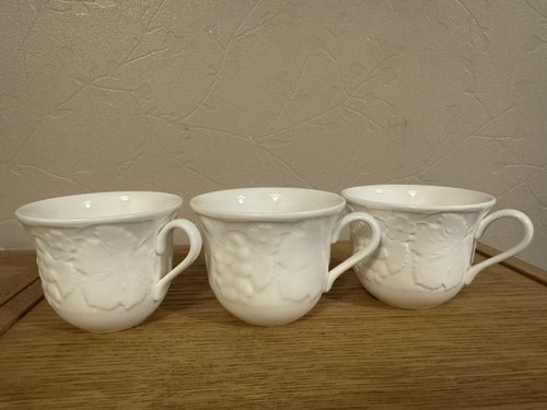 Wedgwood strawberry and vine - and, vine'