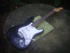 BURSWOOD BLACK  STRAT  STYLE GUITAR  BEATER/RELIC  PROJECT  FREE P & P