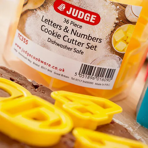 Judge coloured letters - judge, &
