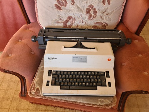 Olympia electric typewriter - electric,