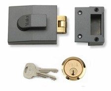 YALE 81 Roller Bolt Nightlatch - B-81-DMG-PB-60 - BRAND NEW