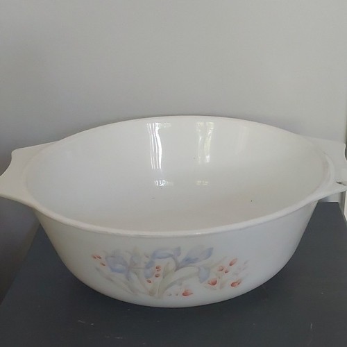 Vintage pyrex casserole dish - casserole,