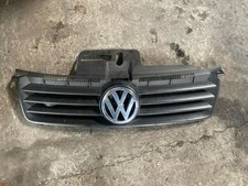 VW POLO MK4 9N (02-05) FRONT BUMPER GRILL GRILLE WITH BADGE 6Q0853651 Has Crack