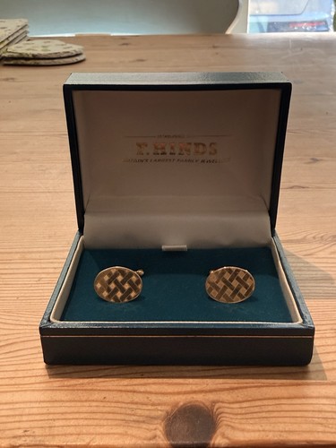 9ct gold cufflinks - gold, 5.57g