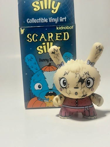 Kidrobot dunny 2017 scared - kidrobot,