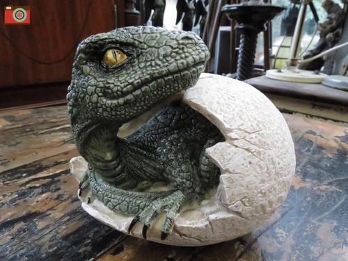 Raptors dawn figurine - raptors,
