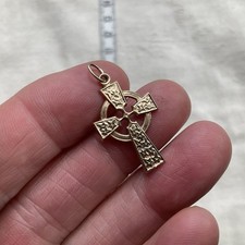 Vintage 9ct Gold  Ivy Leaf Embossed Celtic Cross Pendant.