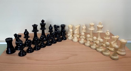 Vintage staunton plastic chess - staunton,