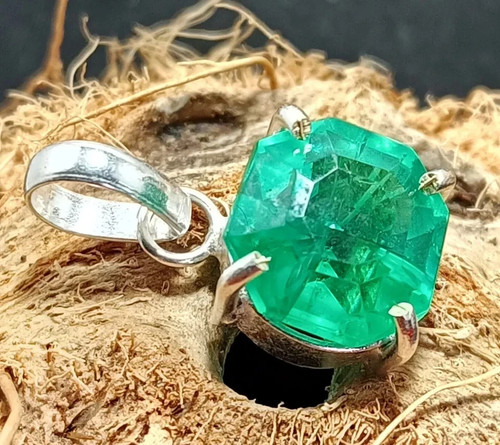 Natural green emerald ct - green,