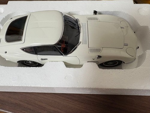Autoart toyota 2000gt - autoart,