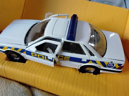 Corgi rover 800 police car - corgi, 800.