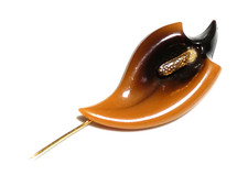 VINTAGE Large Goldtone Caramel Ombre Brown Plastic Lilly Lapel Pin BROOCH