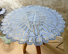 VINTAGE BLUE POLYESTER LACE SMALL ROUND TABLECLOTH/DOILY ~ 23" DIAMETER ~