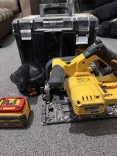 Dewalt DCS520T2 54V XR Flexvolt Plunge Saw (6.0Ah Li-Ion Batterie & T-STAK 