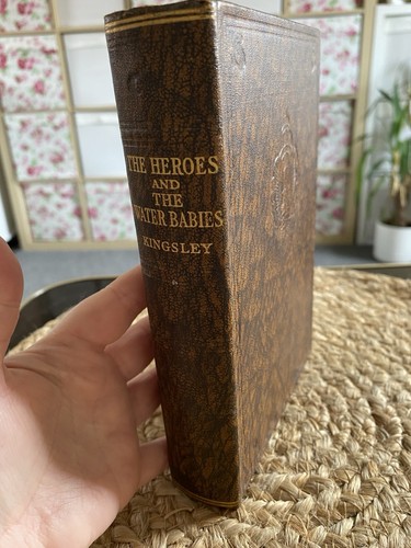 Vintage book 1930s the heroes - book,