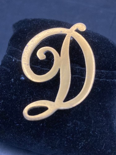 Simple letter script - simple, d