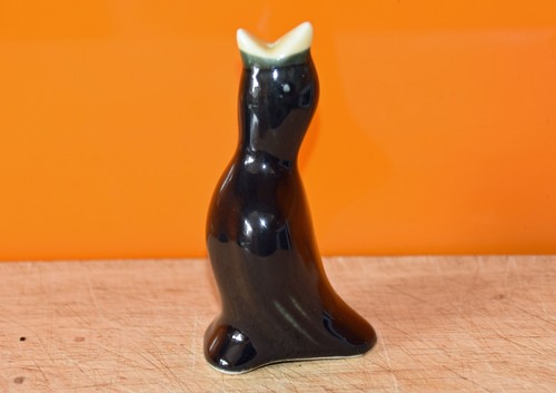 Vintage blackbird ceramic pie - blackbird,