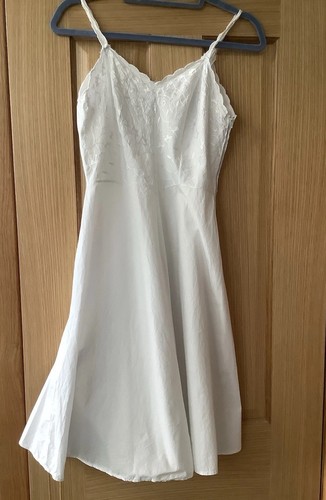 Vintage white embroidered - vintage,