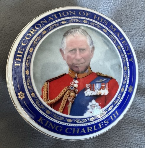 Lovely new boxed king - &,