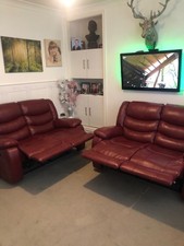 RED LEATHER SUITE x2 2 SEATER RECLINER SOFAS IN EXCELLENT CONDITION FREE LOCAL D