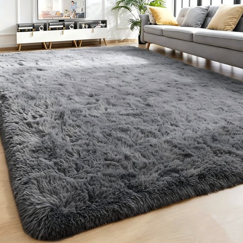 Large shaggy fluffy - shaggy,