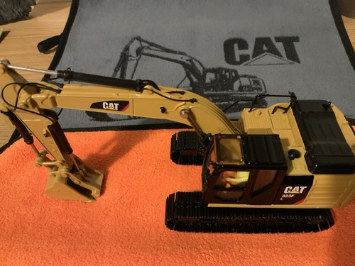 Cat 323f diecast masters - 323f,