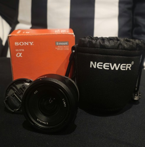 Sony 11mm aps - e, f/1.8