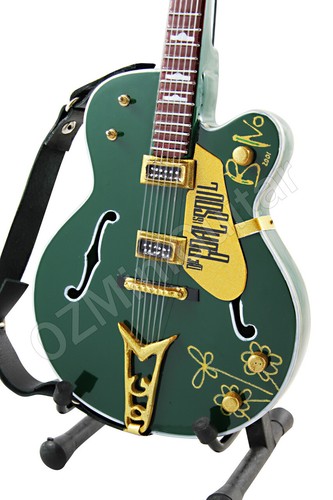 Bono irish falcon - falcon, miniature