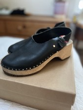 Black Leather Walkley Clogs