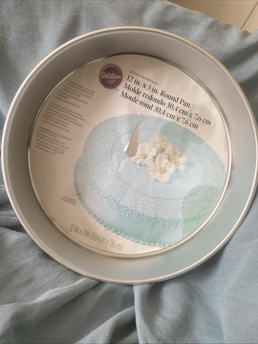 Wilton large round cake tin - round,