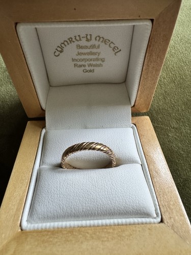 Welsh gold ring - welsh,