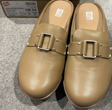 Fitflop Pilar Stud-Buckle Leather Platform Mules Clog Sandals - Latte Tan Size 4