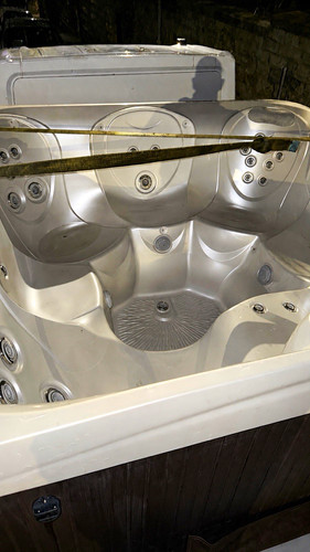 Square hot tub deluxe - square,