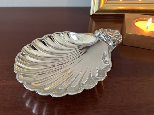 Classic footed open clam shell - footed,