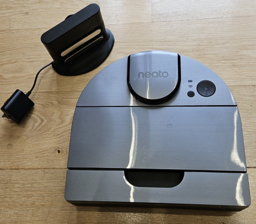 Neato d10 robot vacuum - neato,