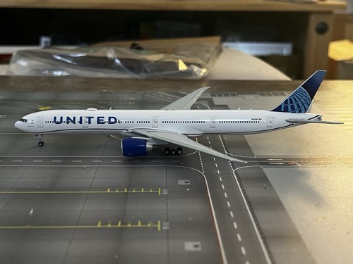 Gemini jets united boeing - united,
