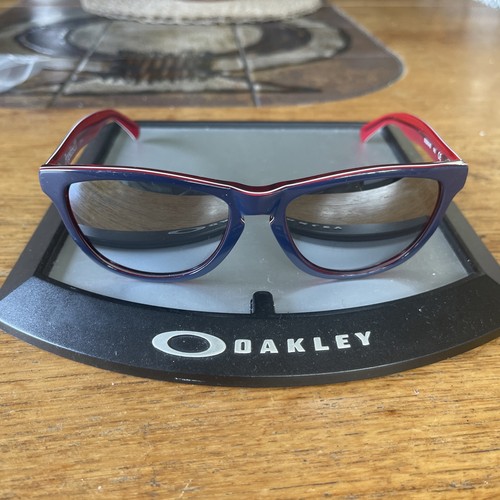 Oakley frogskins with brand - oakley,