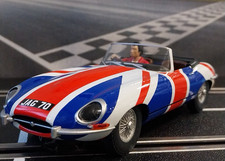 1:32 = Scalextric Jaguar