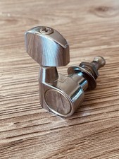 1x Fender Squier 1-pin Chrome Machine Heads / Tuners with Screw 