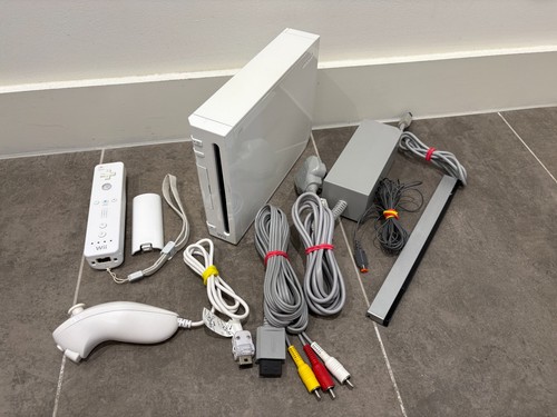 Nintendo wii console white - nintendo,